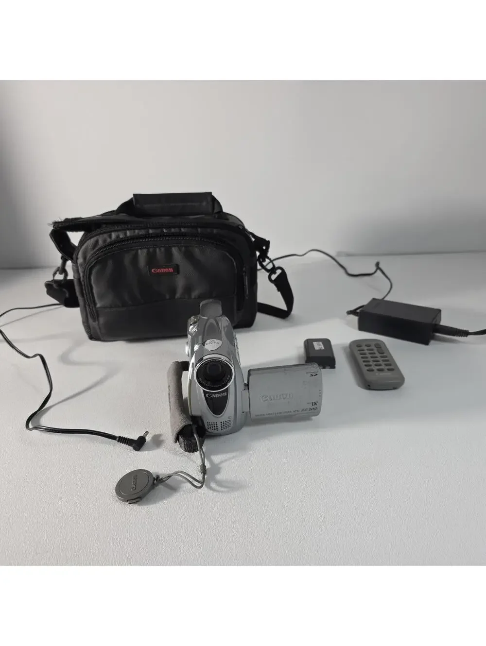 Canon ZR200 Mini Digital DV Camcorder Camera Bundle Works But... - PARTS REPAIR